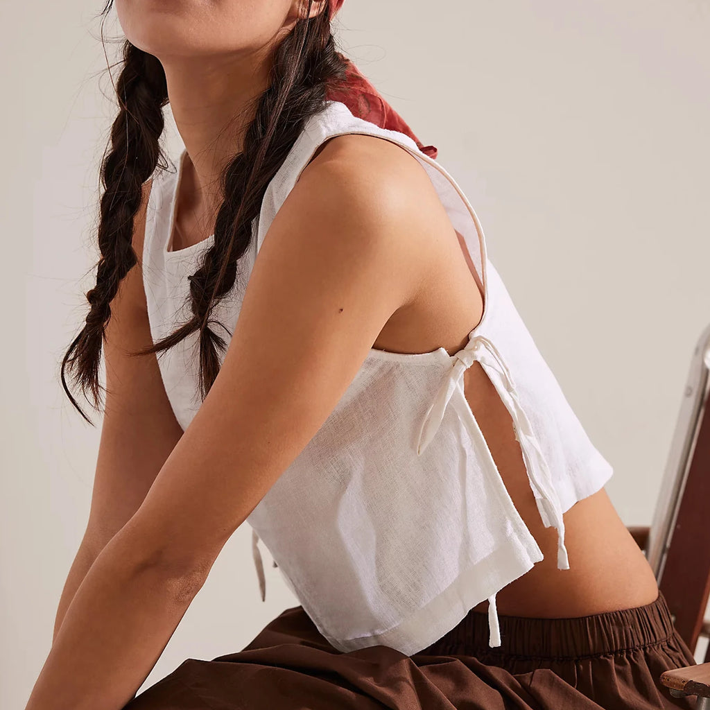 SORAVEA Liv linne crop vest vit med sidoknytning
