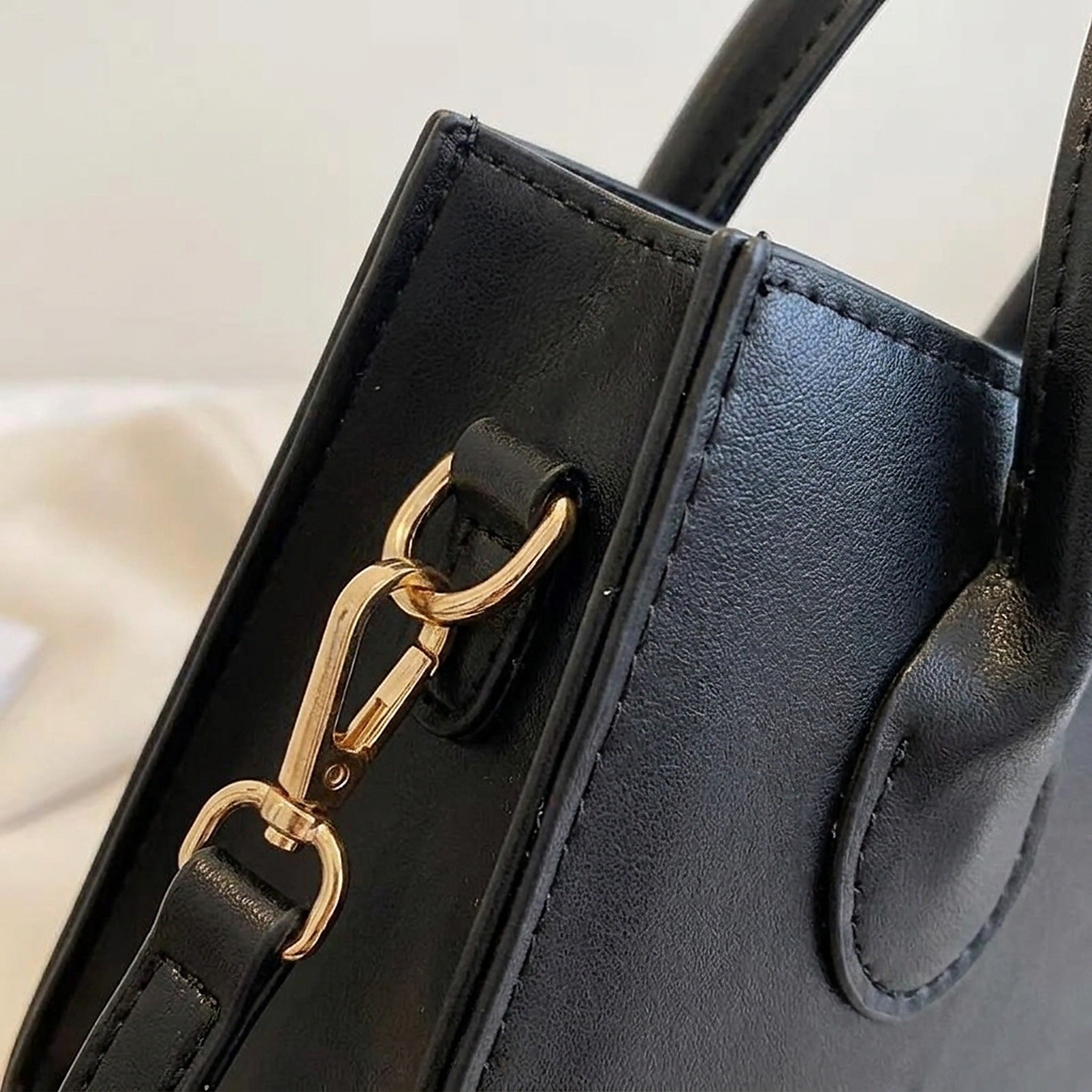 SORAVEA Sigrun Top-handle, black Top-handle, detail macro