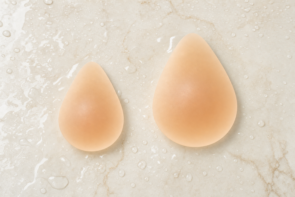 Lift up nipple covers i storlek S och M sida vid sida