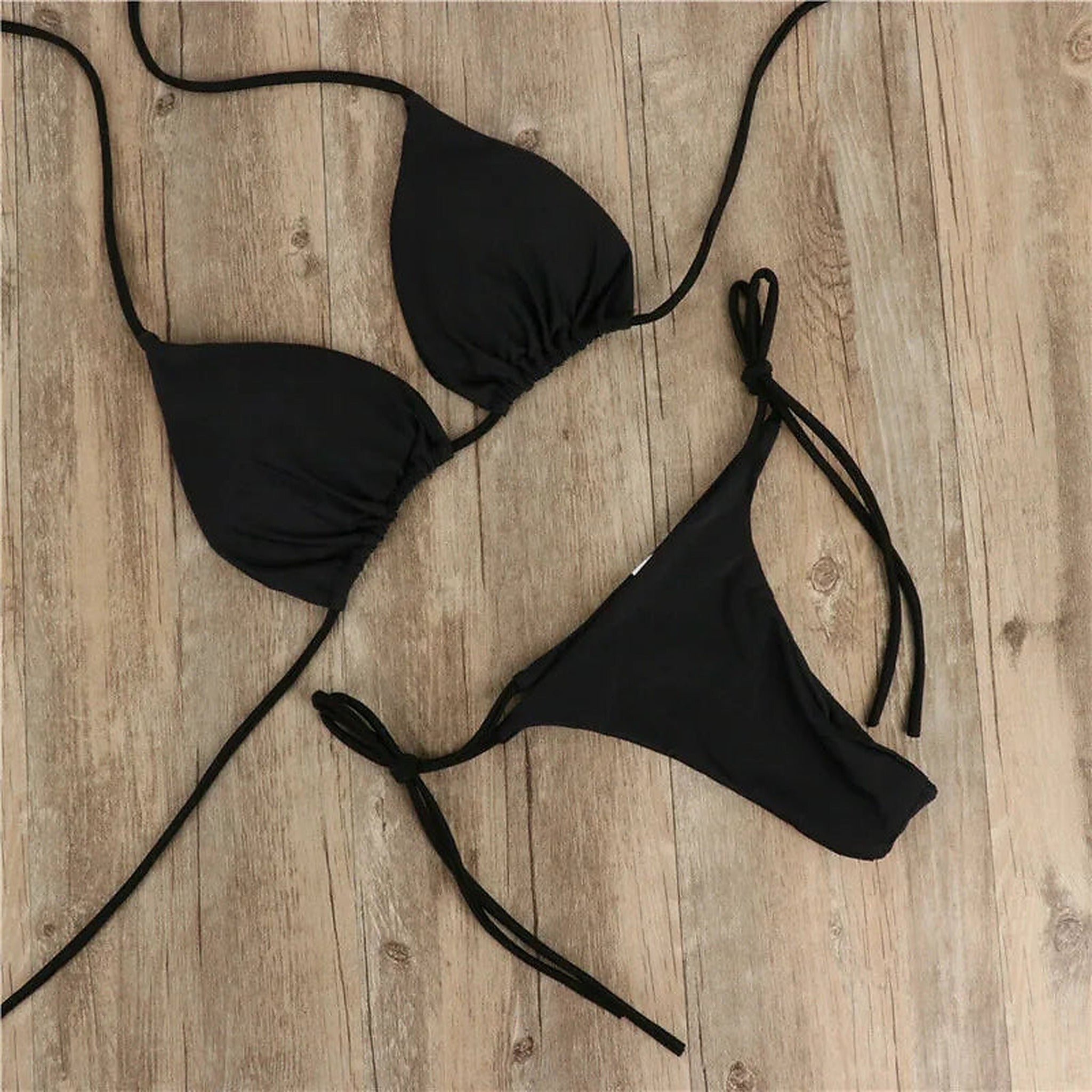 Noir Riviera svart minimalistisk triangelbikini, SORAVEA